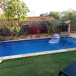 La Des Mouts- Piscine -clim *