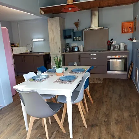 La Des Mouts- Piscine -clim Holiday home
